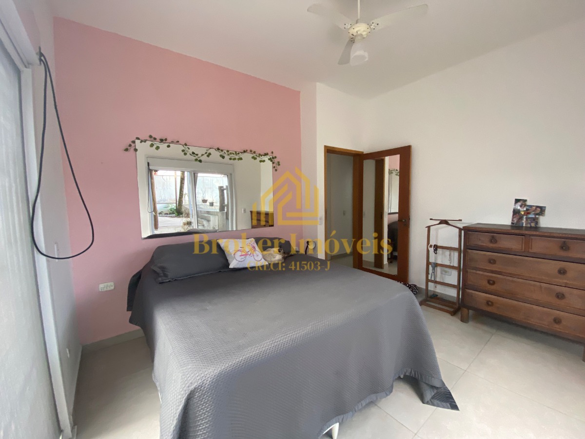 Casa à venda na Praia Martim de Sá, com 2 lotes no total 720M², somente à 190 metros da praia