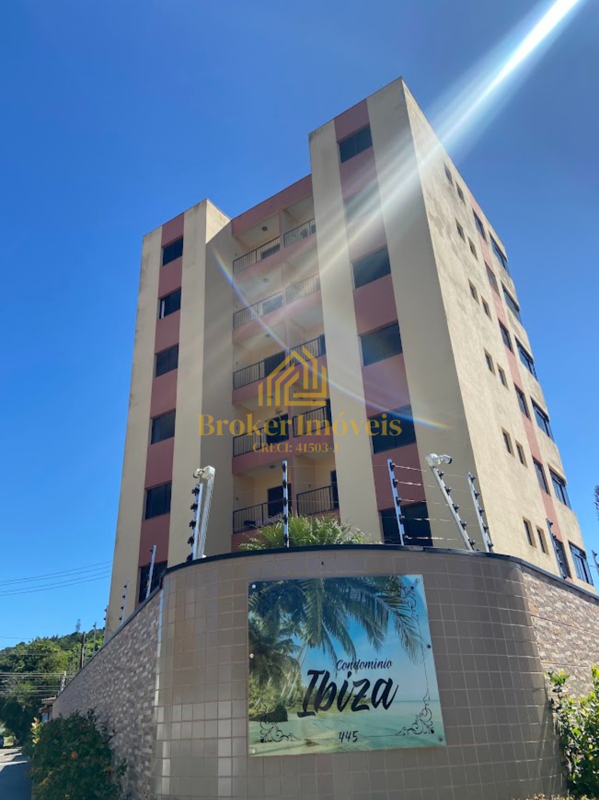 Apartamento à venda no condomínio Ibiza na Martim de Sá à 400 metros da praia