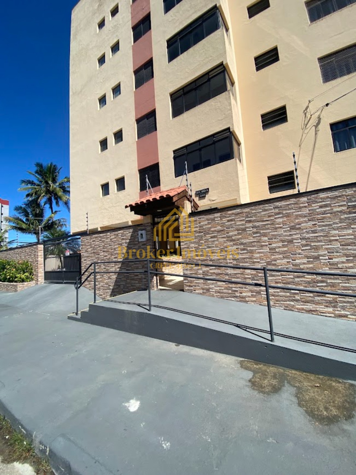 Apartamento à venda no condomínio Ibiza na Martim de Sá à 400 metros da praia