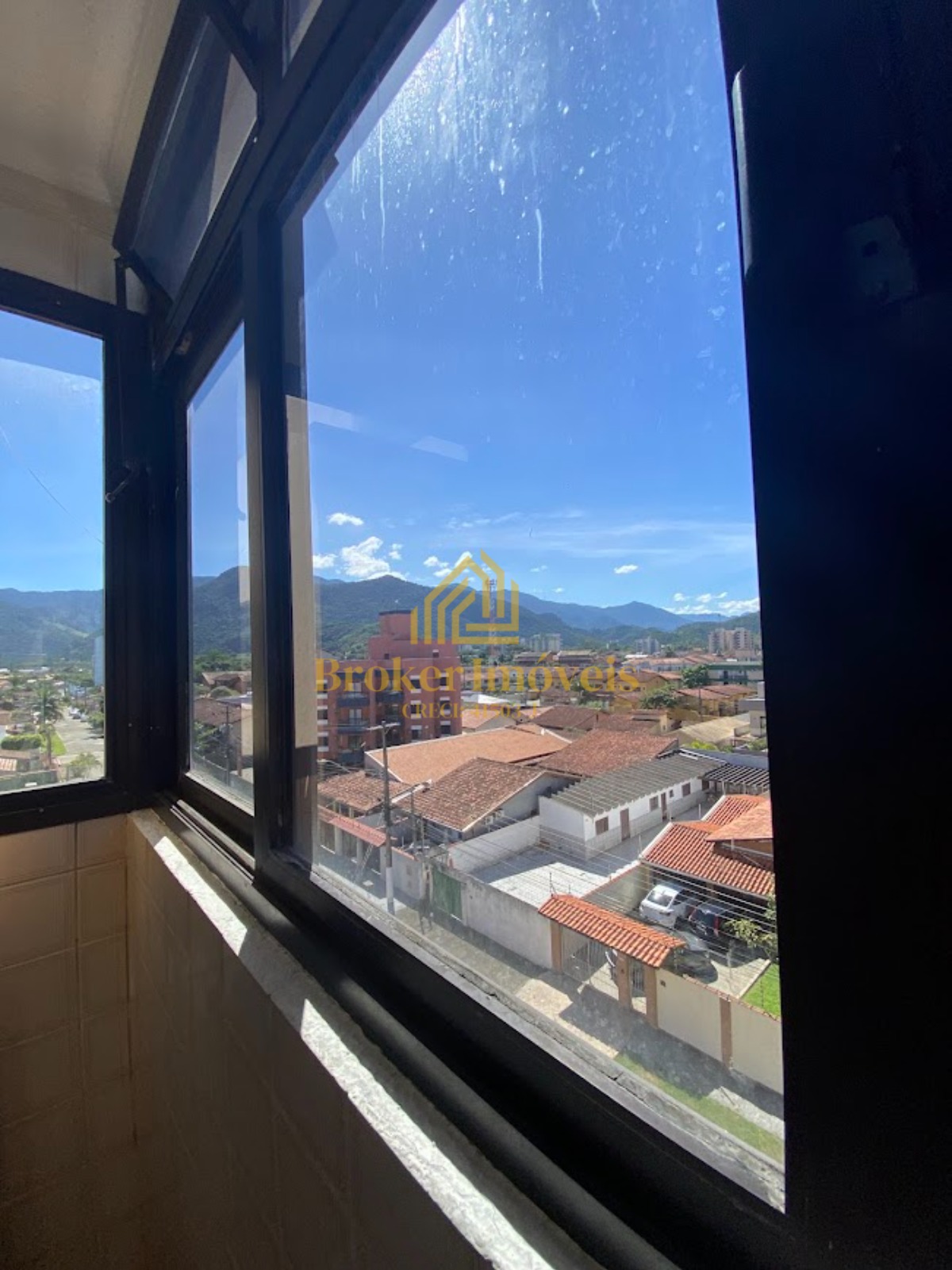 Apartamento à venda no condomínio Ibiza na Martim de Sá à 400 metros da praia