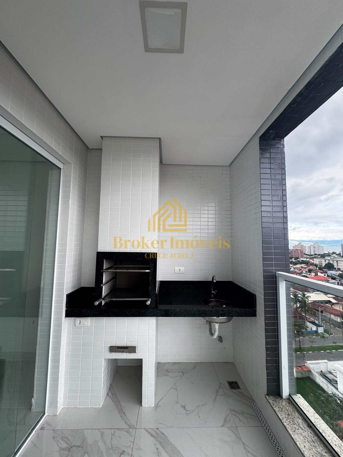 Apartamento para locação com vista para o mar no edifício eu