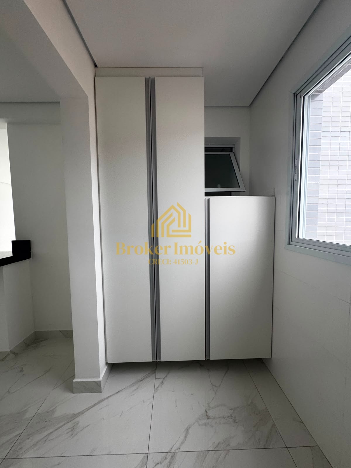 Apartamento para locação com vista para o mar no edifício eu