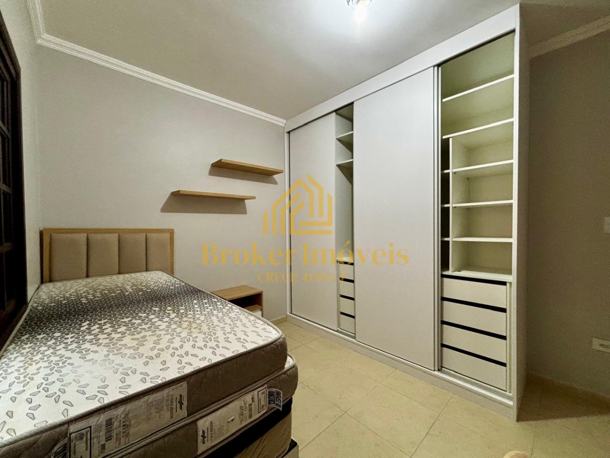 Casa ampla com suíte e closet, próxima ao centro da cidade e