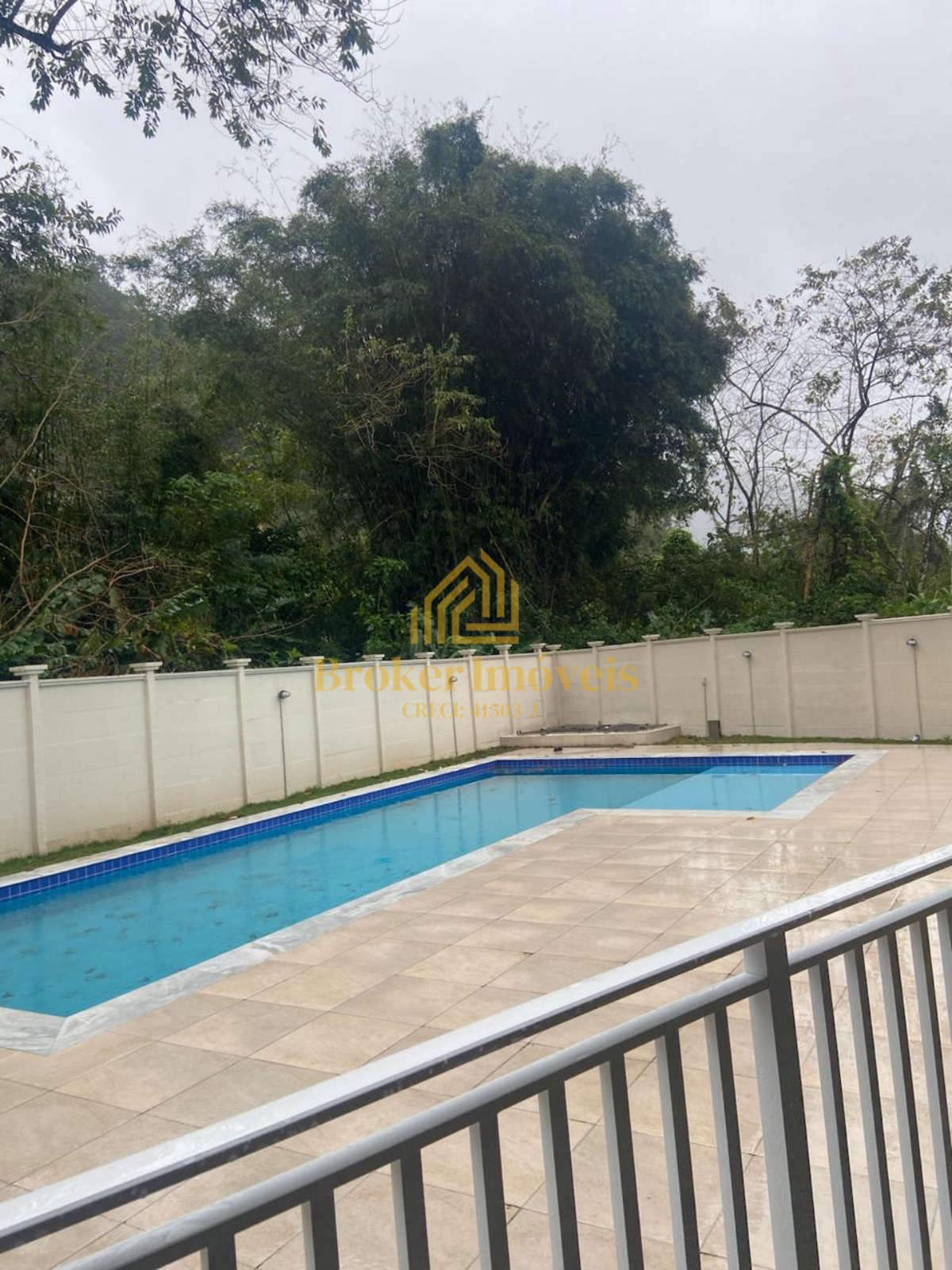 Apartamento no condomínio riviera na praia martim de sá, 3 minutos da praia
