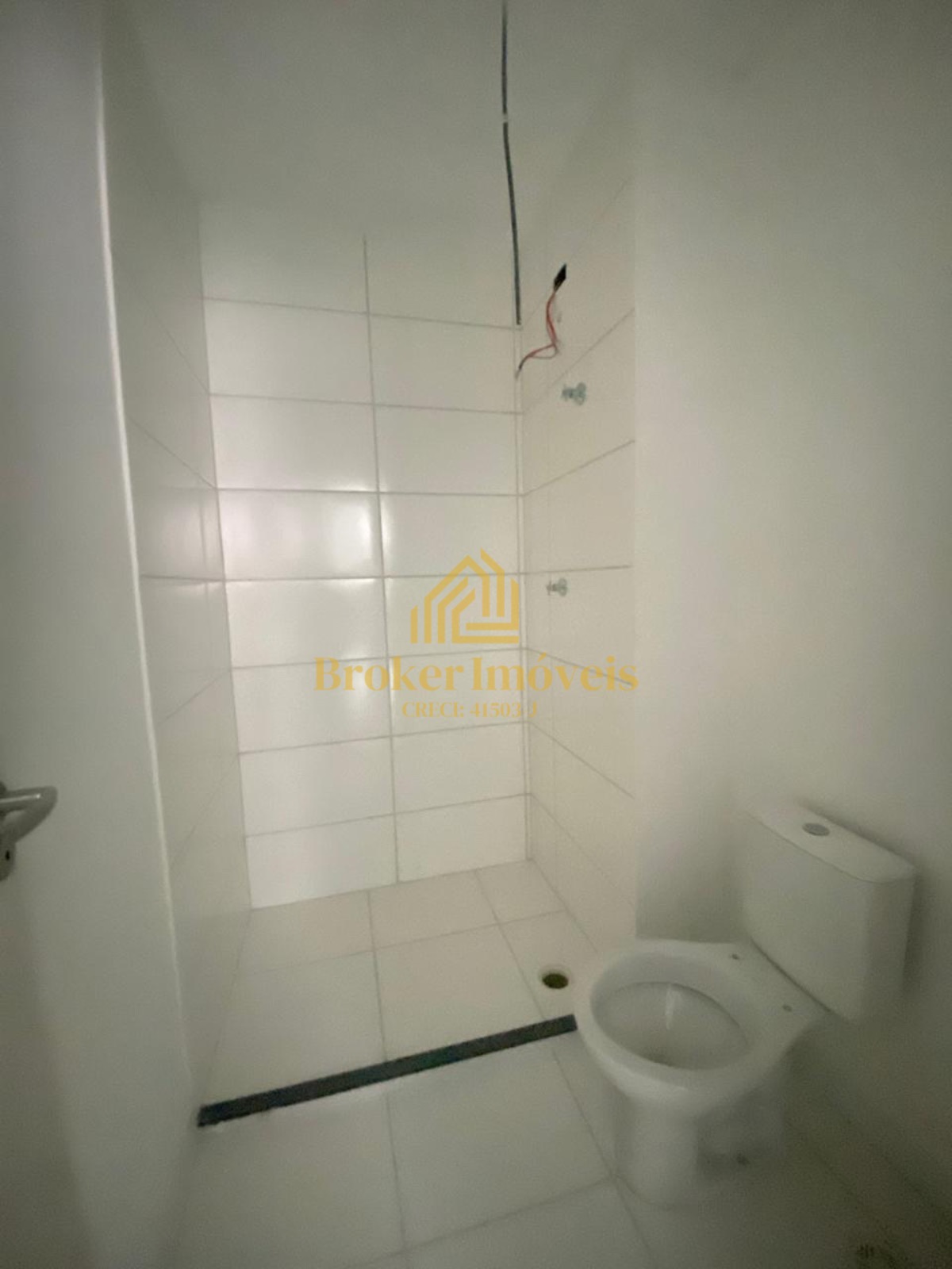 Apartamento no condomínio riviera na praia martim de sá, 3 minutos da praia