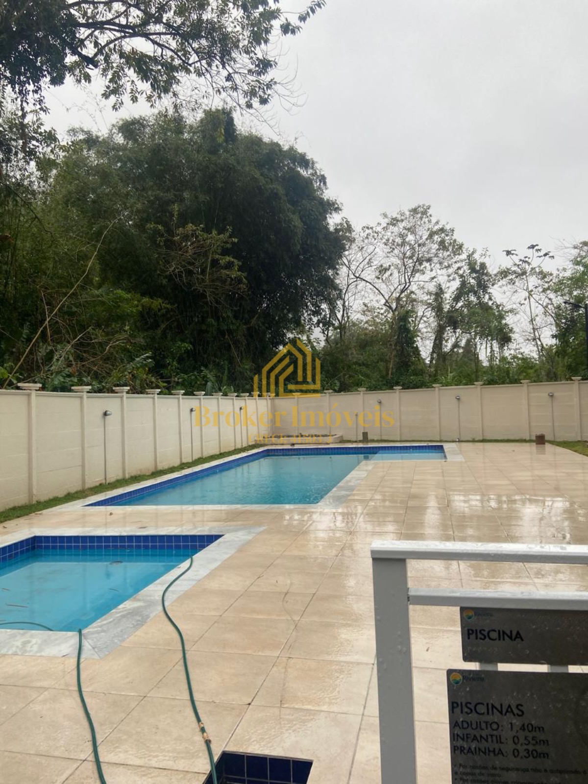 Apartamento no condomínio riviera na praia martim de sá, 3 minutos da praia
