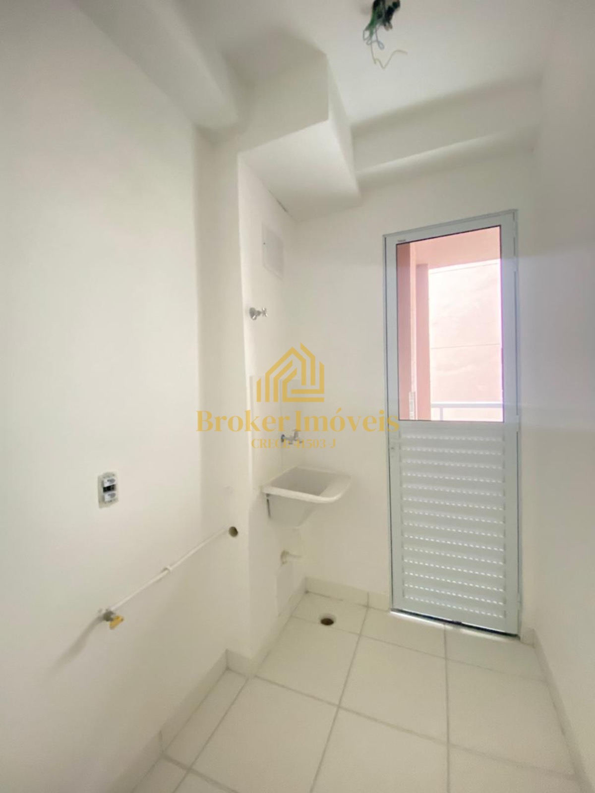 Apartamento no condomínio riviera na praia martim de sá, 3 minutos da praia