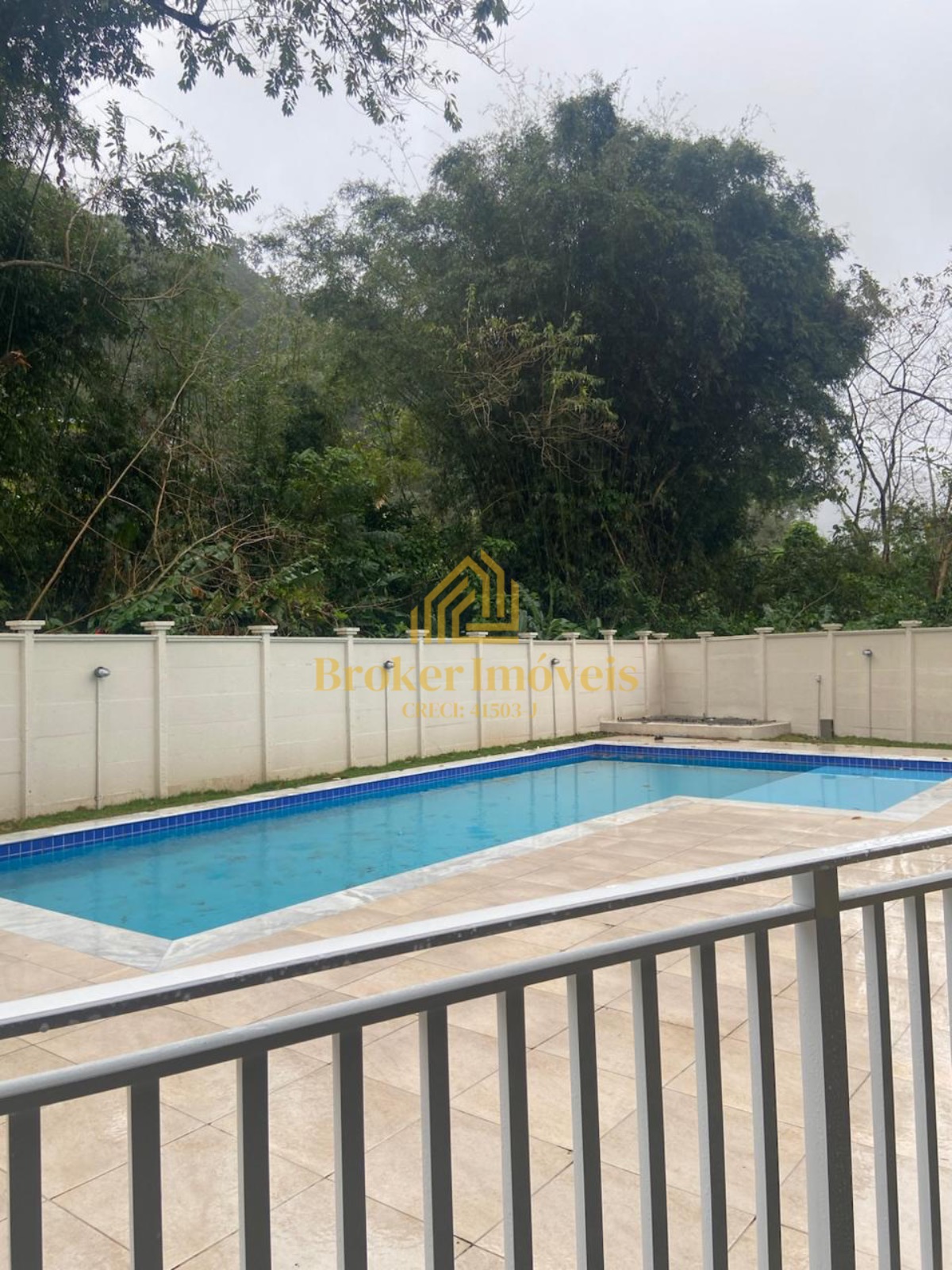 Apartamento no condomínio riviera na praia martim de sá, 3 minutos da praia
