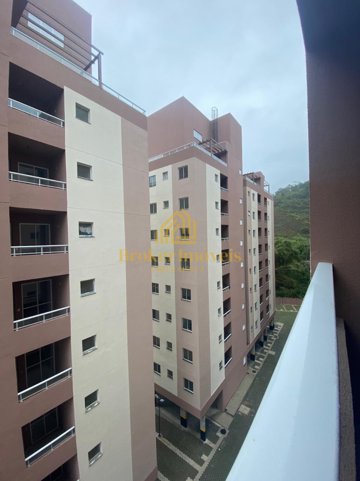 Apartamento no condomínio riviera na praia martim de sá, 3 minutos da praia