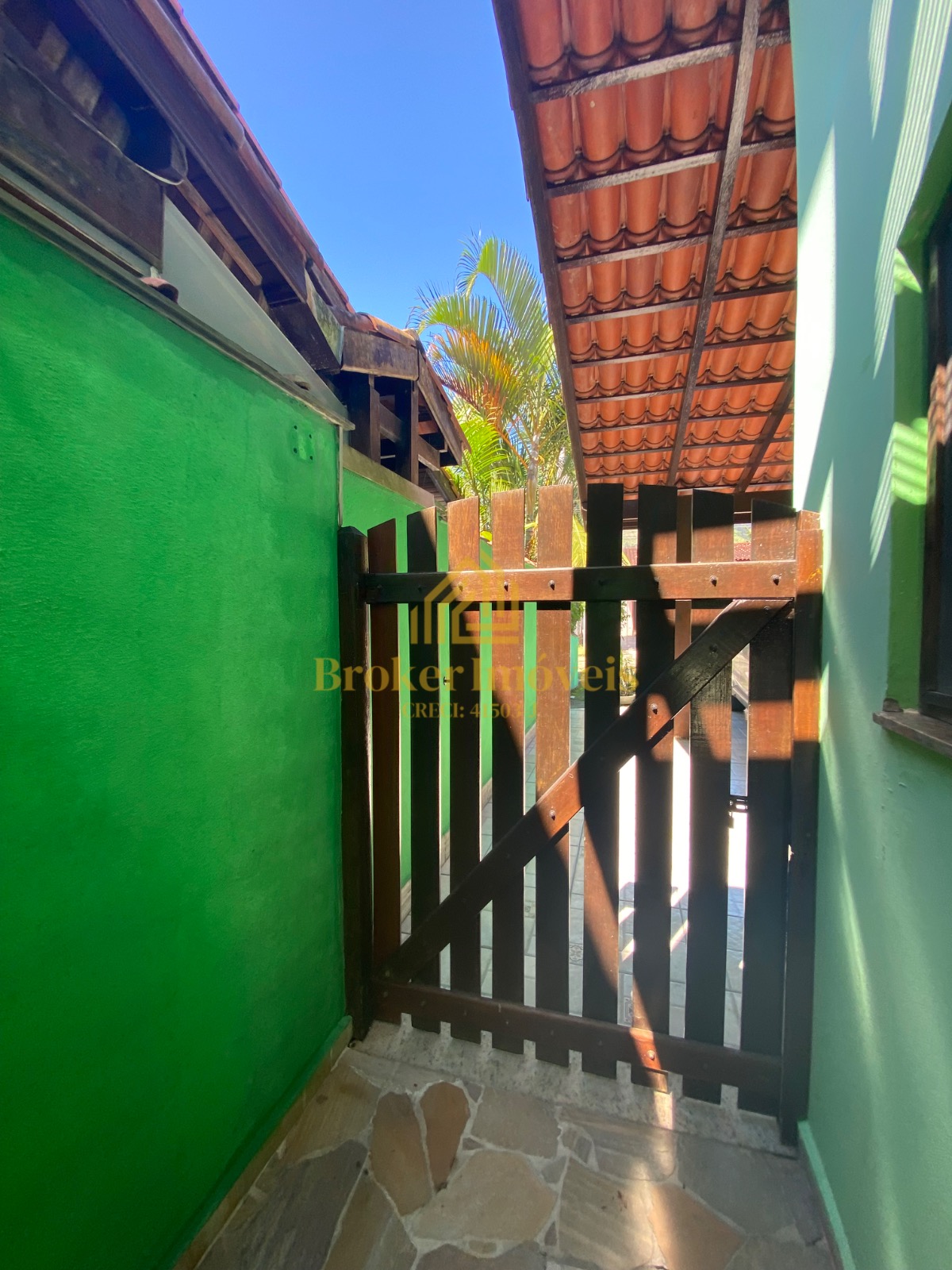 Linda casa no condomínio fechado Condomínio Sun Beach Residence na enseada venda é locação definitiva