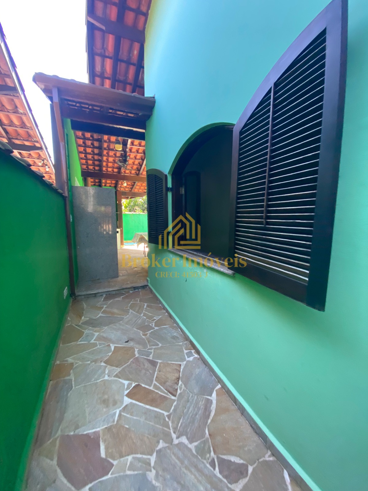 Linda casa no condomínio fechado Condomínio Sun Beach Residence na enseada venda é locação definitiva