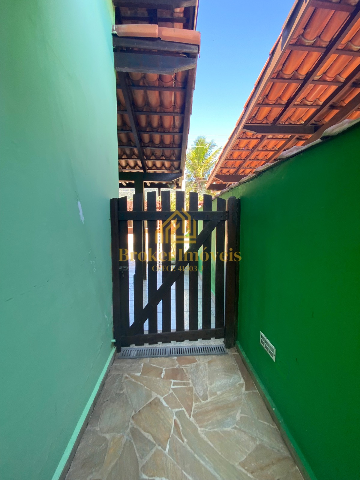 Linda casa no condomínio fechado Condomínio Sun Beach Residence na enseada venda é locação definitiva