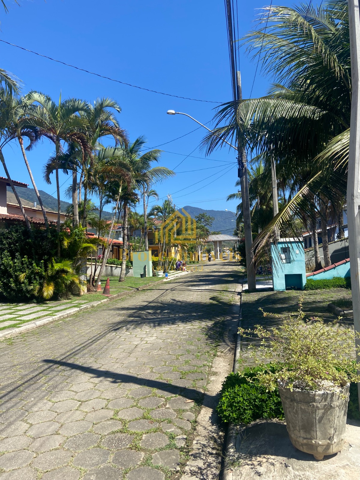 Linda casa no condomínio fechado Condomínio Sun Beach Residence na enseada venda é locação definitiva