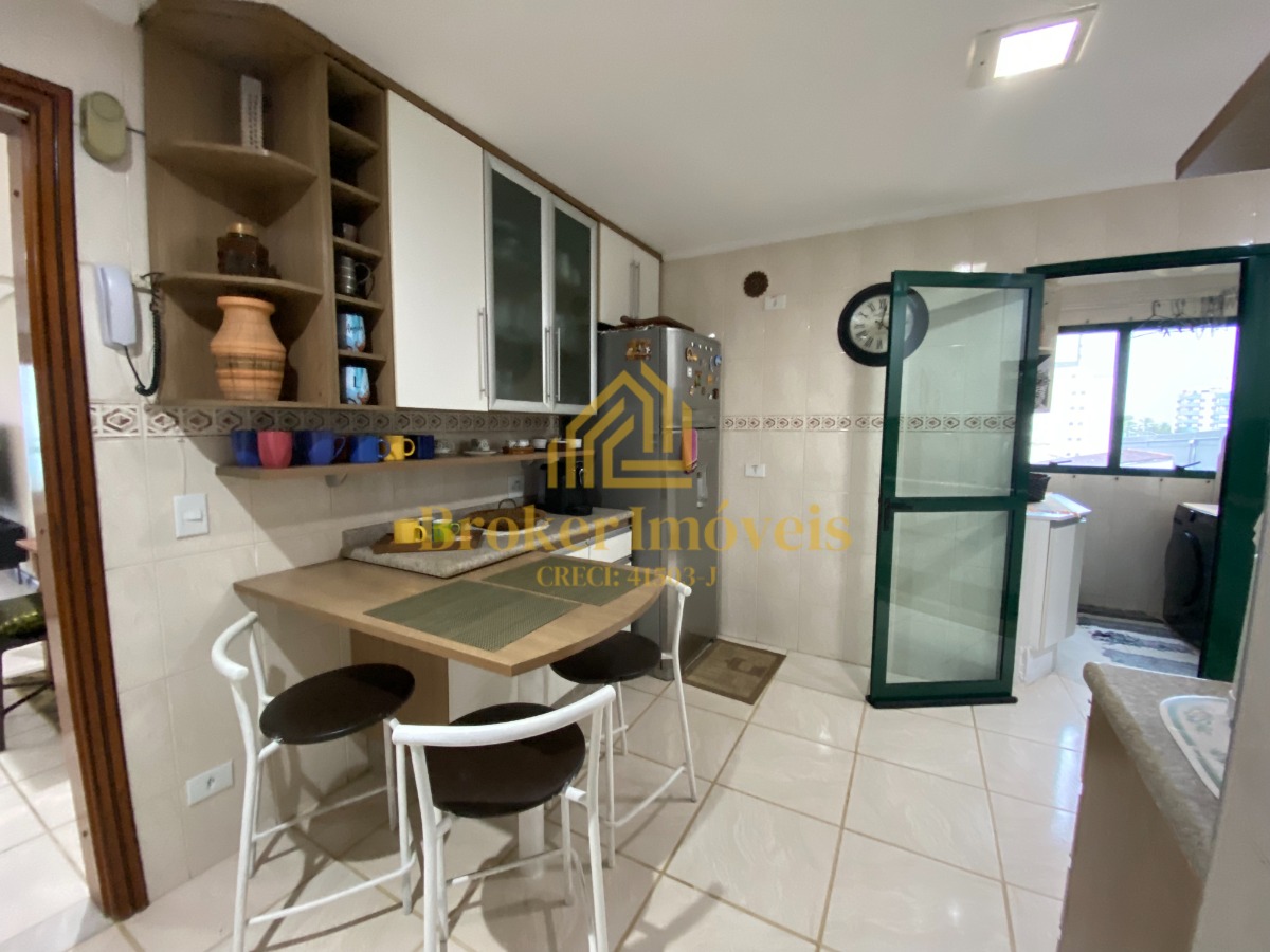 Lindo apartamento bem amplo na melhor localização entre a pr