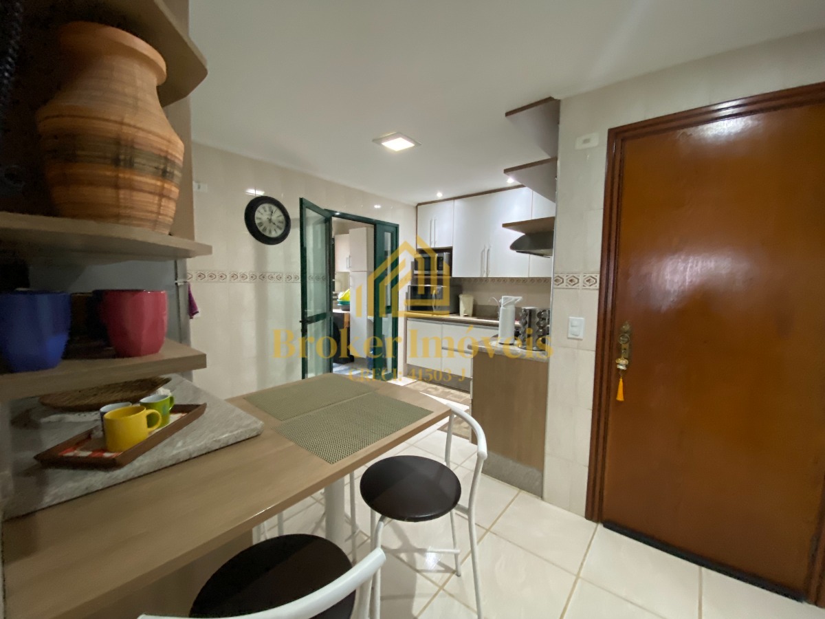 Lindo apartamento bem amplo na melhor localização entre a pr