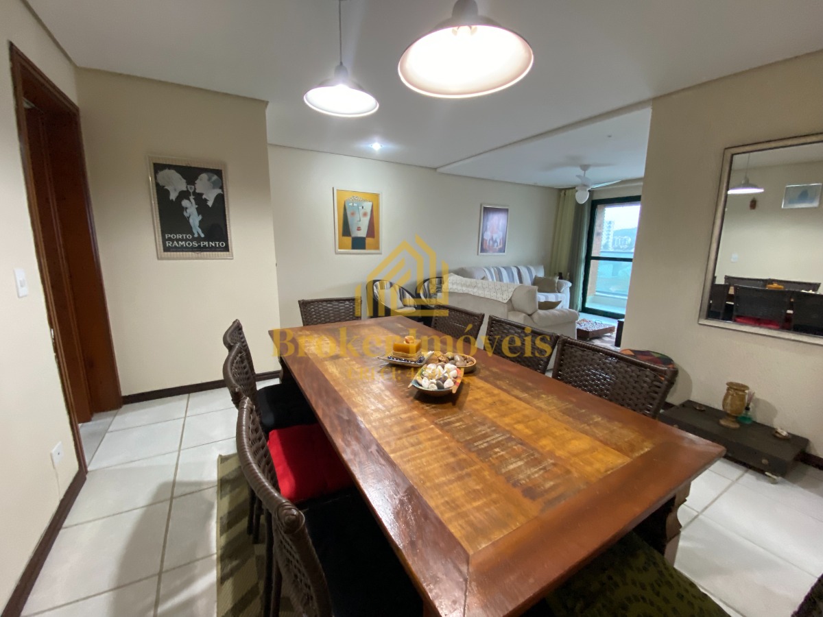 Lindo apartamento bem amplo na melhor localização entre a pr