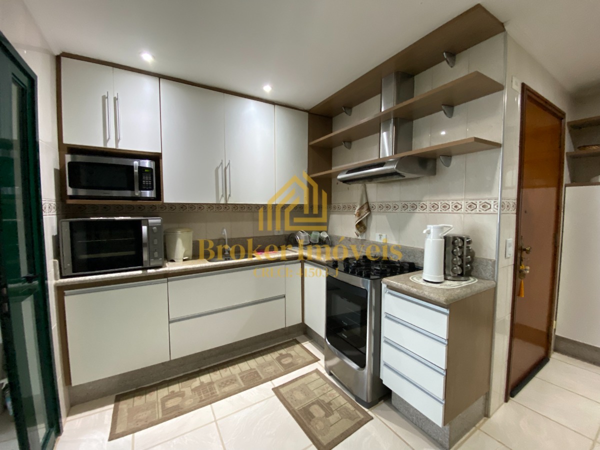 Lindo apartamento bem amplo na melhor localização entre a pr