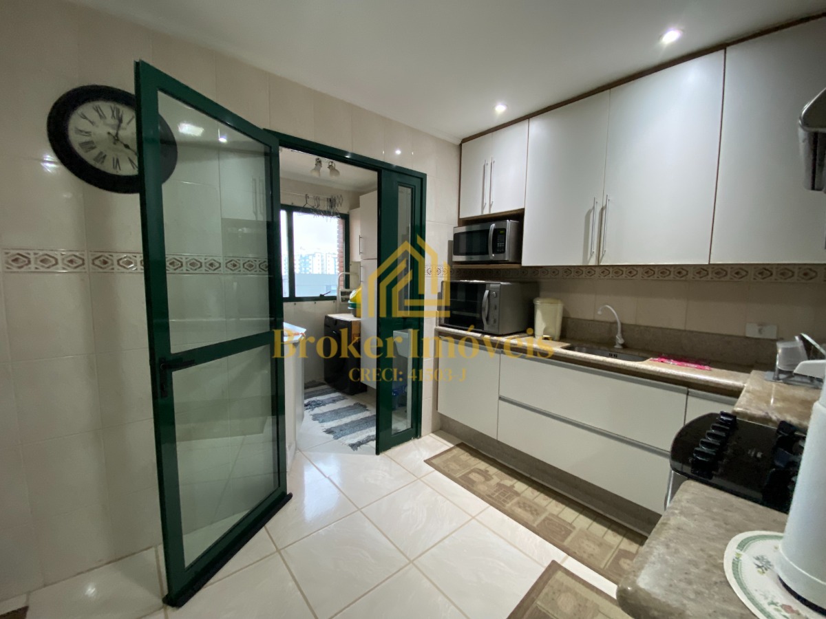 Lindo apartamento bem amplo na melhor localização entre a pr