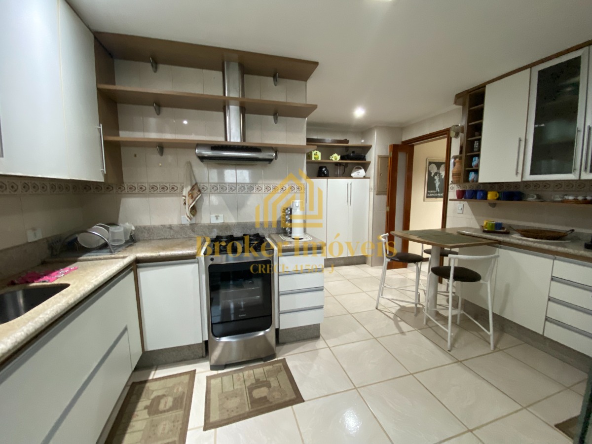 Lindo apartamento bem amplo na melhor localização entre a pr