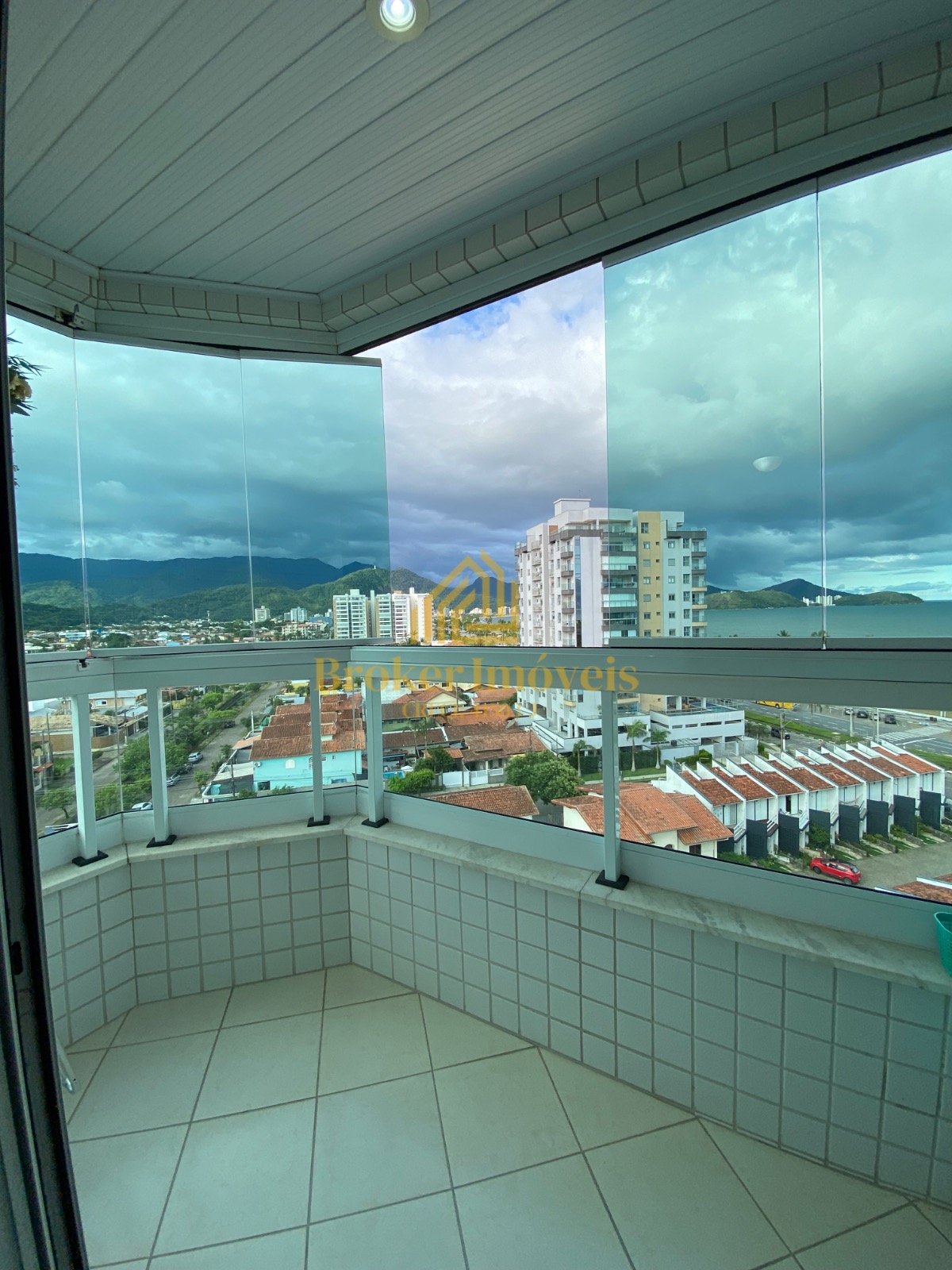 Apartamento no indaiá Frente mar no condomínio Atlântico Norte No Indaiá