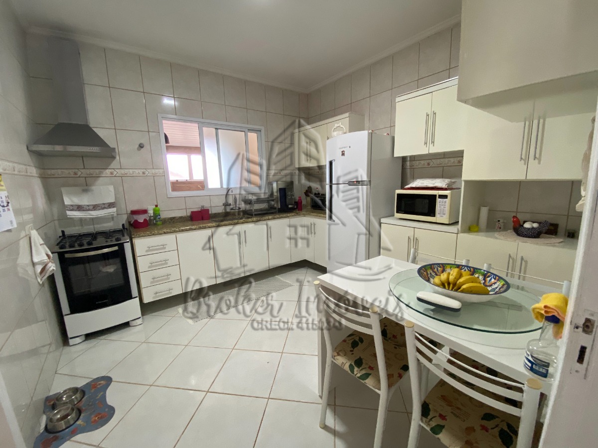 Oportunidade de casa ampla bem pertinho do centro da cidade 