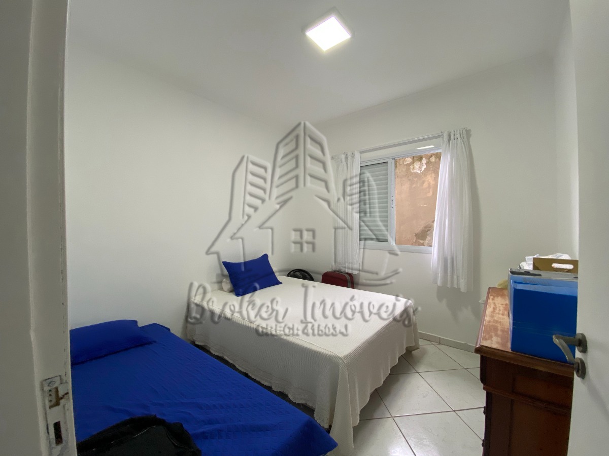 Oportunidade de casa ampla bem pertinho do centro da cidade de Caraguatatuba, com 2 kitnets