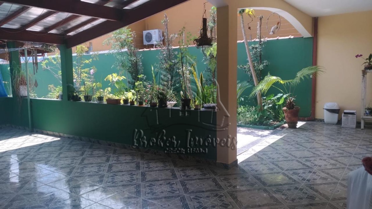 SOBRADO AMPLO COM 2 dormitórios, varanda e edícula no Morro do Algodão.