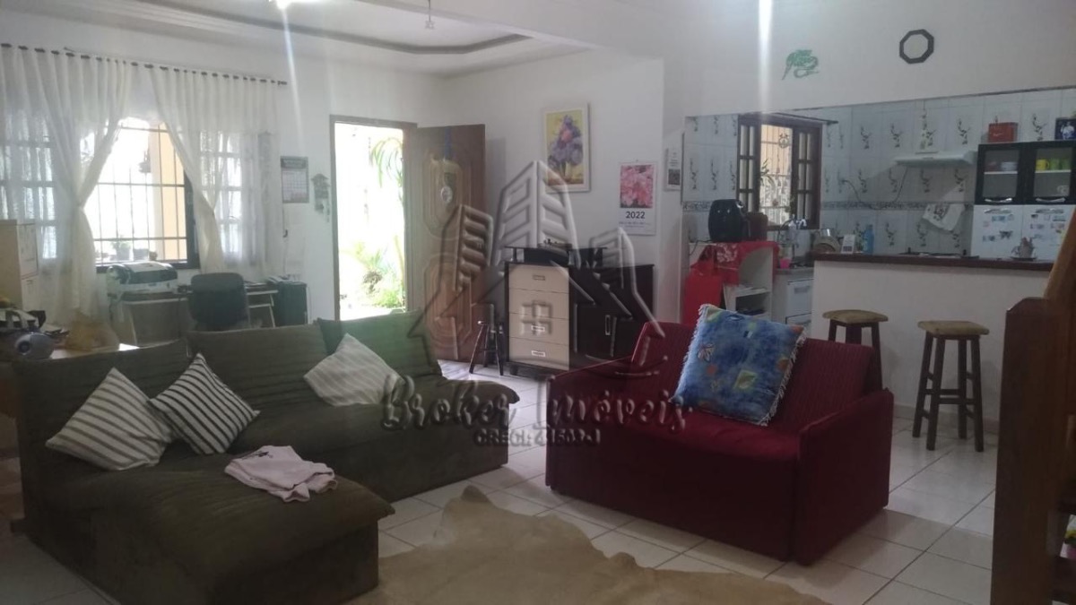 SOBRADO AMPLO COM 2 dormitórios, varanda e edícula no Morro do Algodão.