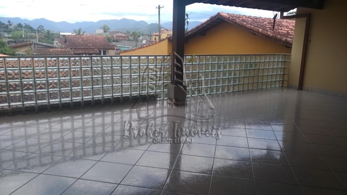 SOBRADO AMPLO COM 2 dormitórios, varanda e edícula no Morro do Algodão.