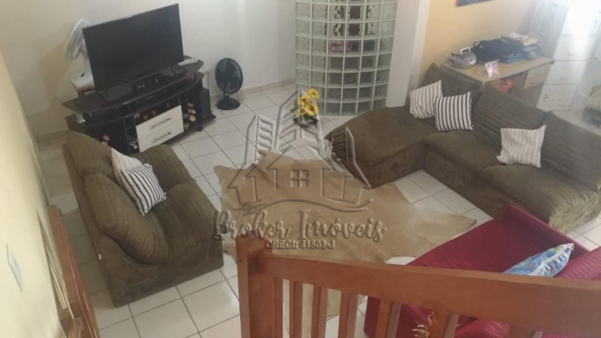 SOBRADO AMPLO COM 2 dormitórios, varanda e edícula no Morro do Algodão.