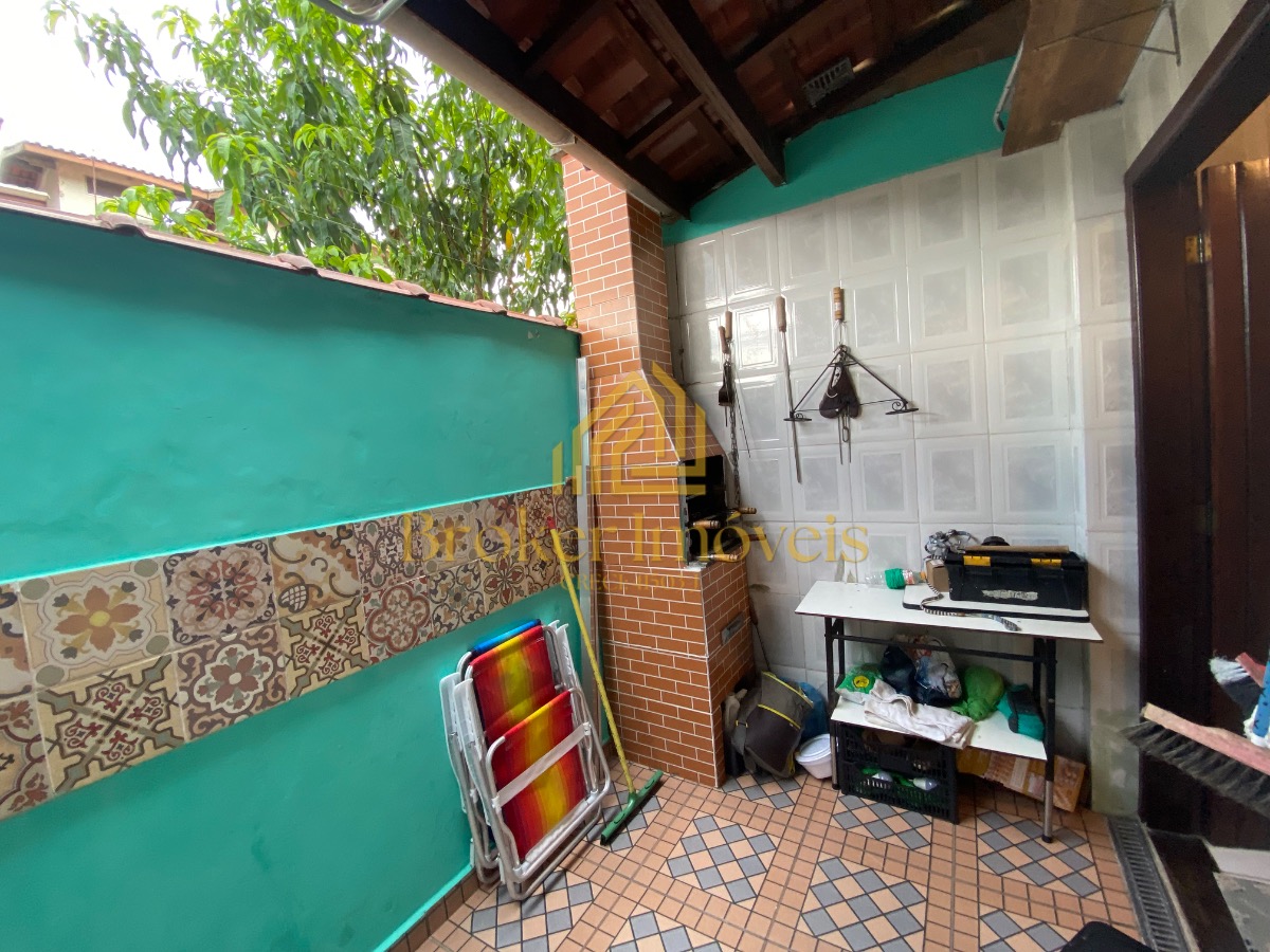 Lindíssimo Sobrado amplo na Martim de Sá com 3 dormitórios sendo 1 suíte, dentro de condomínio