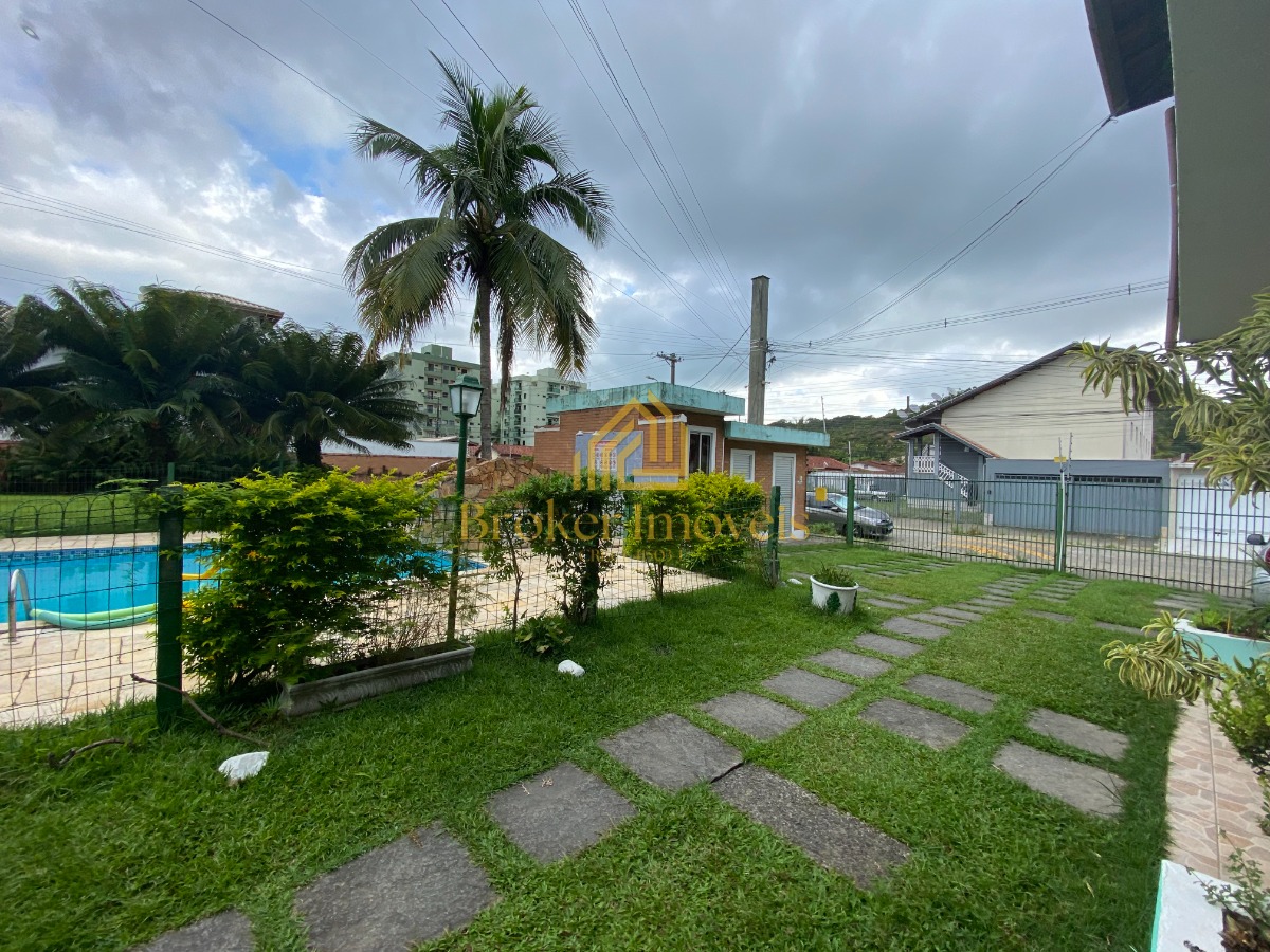 Lindíssimo Sobrado amplo na Martim de Sá com 3 dormitórios sendo 1 suíte, dentro de condomínio