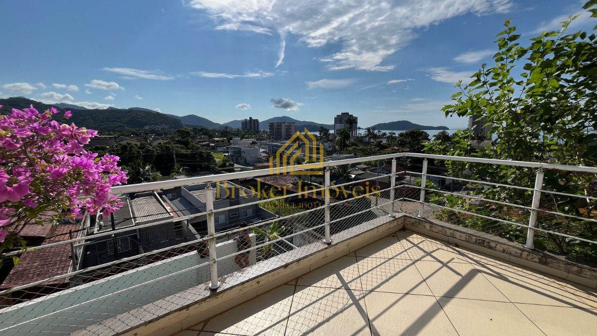 Sobrado com vista para o mar, com 3 suítes, no Massaguaçu!