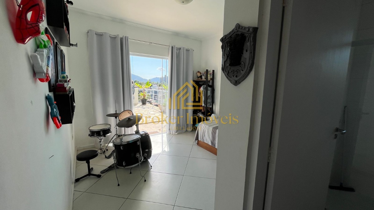 Sobrado com vista para o mar, com 3 suítes, no Massaguaçu!