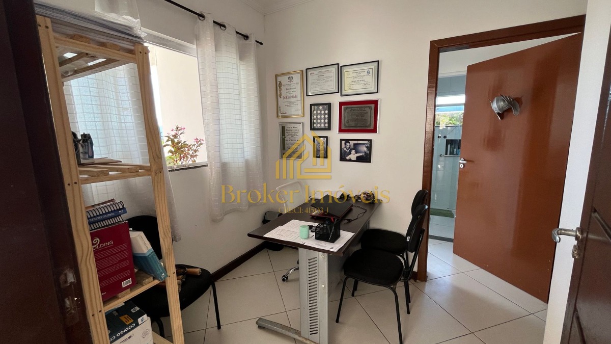 Sobrado com vista para o mar, com 3 suítes, no Massaguaçu!