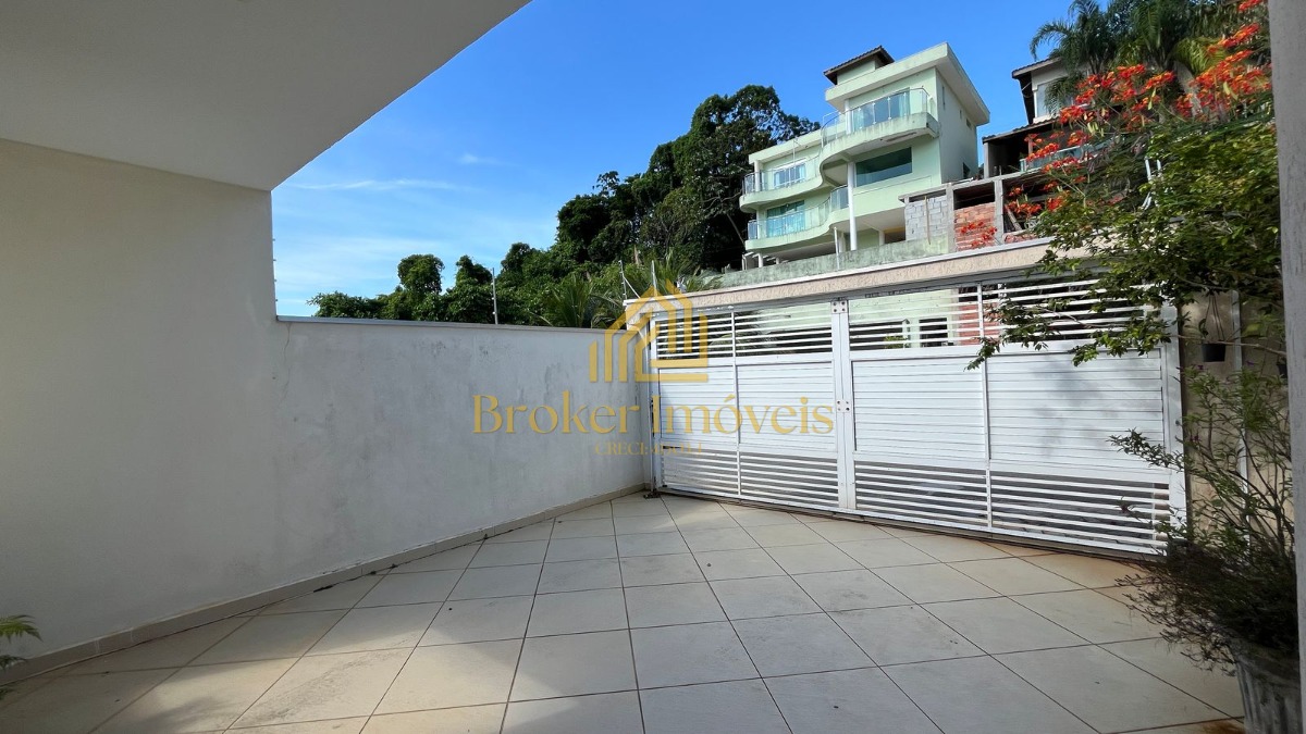 Sobrado com vista para o mar, com 3 suítes, no Massaguaçu!
