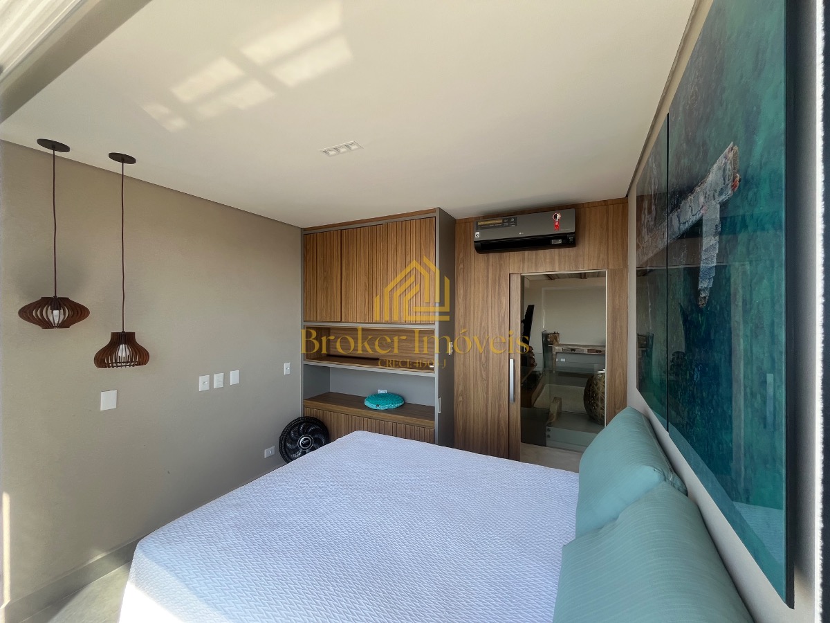 Cobertura de alto padrão com vista deslumbrante para o mar e