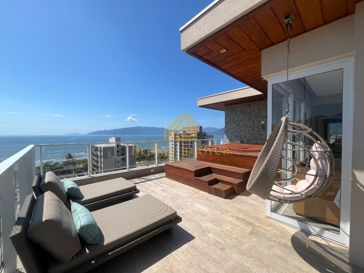 Cobertura de alto padrão com vista deslumbrante para o mar e